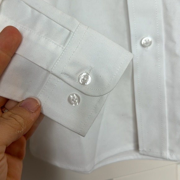 NWOT IZOD WHITE BUTTON DOWN SHIRT - Picture 3 of 3